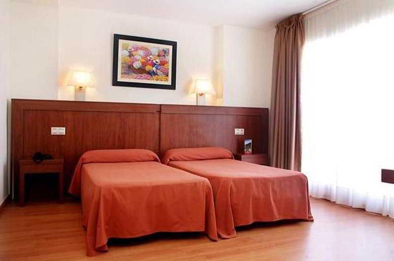 Hotel Mayna Бенидорм Екстериор снимка