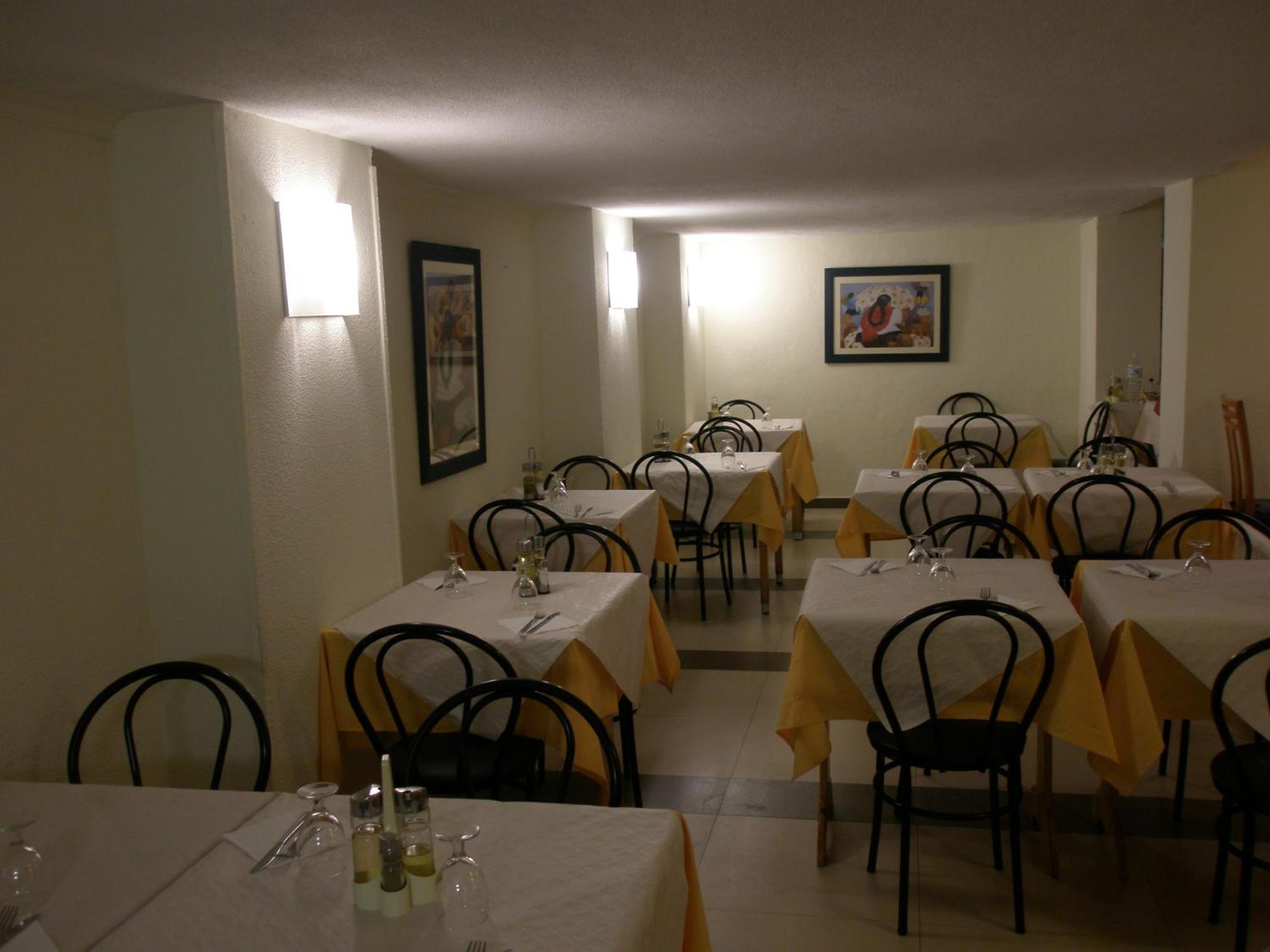 Hotel Mayna Бенидорм Екстериор снимка